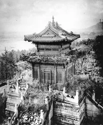 Der Baoyun-Bronzepavillon im Sommerpalast, Peking, ca. 1867-72